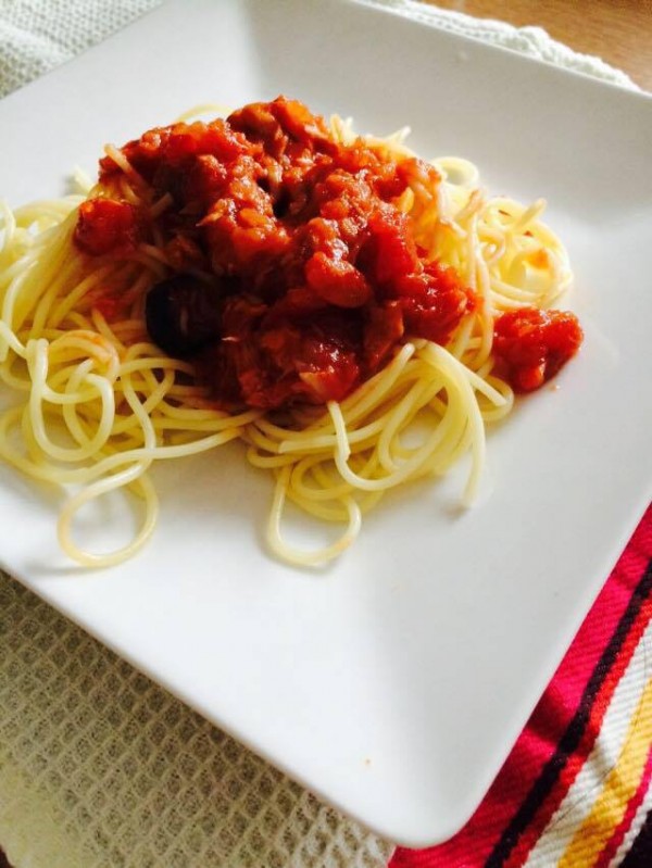 安くて簡単！サバ缶で作るトマトソースパスタ