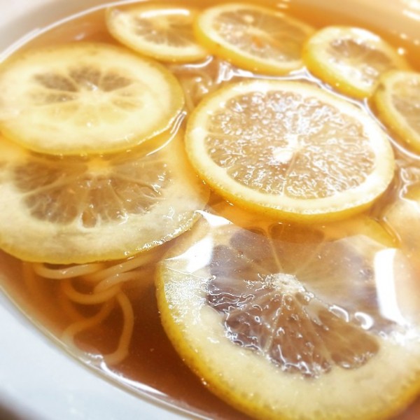 榴ヶ岡「一休」で極ウマのレモン中華そばをどうぞ