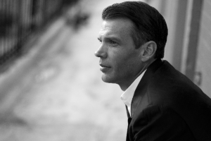 付き合う前に知りたい！浮気する男…８つのタイプ【褒められたい男】