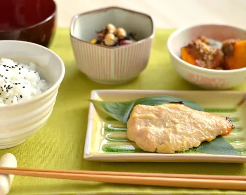 冷蔵庫の残り物だけでズボラ飯！超簡単一品レシピ集【油揚げ】