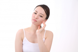 【夏肌トラブル】メイクしたくない！顔のかゆみが起こる原因は？