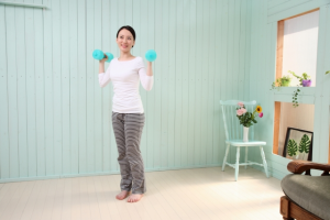 【ひきこもりダイエット】ウォーキング効果を家の中で！テレビ見ながらダイエット