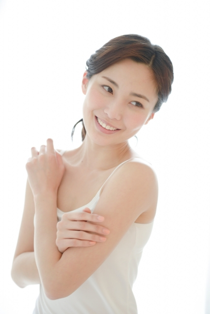 【夏肌トラブル】ベタベタ脂性肌は乾燥が原因！潤いが解決の鍵