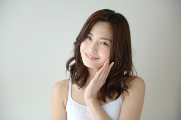 【できちゃったシミを消す】お金をかけずにシミを消す方法