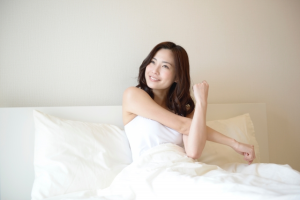 【夏バテ解消】眠れない熱帯夜を快適に過ごす意外な方法