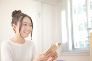 【夏こそ読書】暑さを笑いとばせ！読むと笑顔になれる本特集