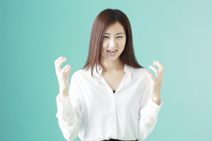 【身近にいるイライラ人間対処法】八つ当たりする人の上手なかわし方