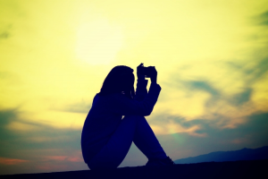 【秋のリラックスタイム雑貨】秋の読書を快適にするアイテム