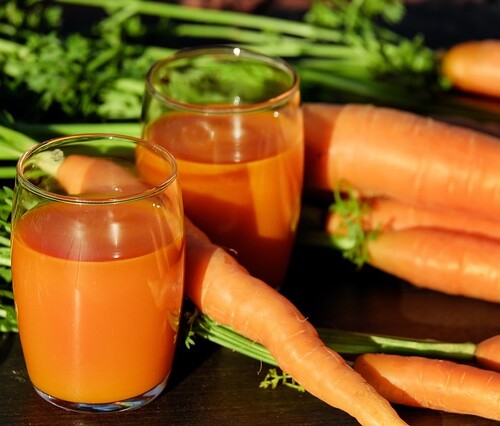 【自宅でコールドプレスジュース】人参ジュースのアレンジレシピ３選