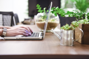 【開運インテリア術】トイレや玄関の掃除は運気をUPする！