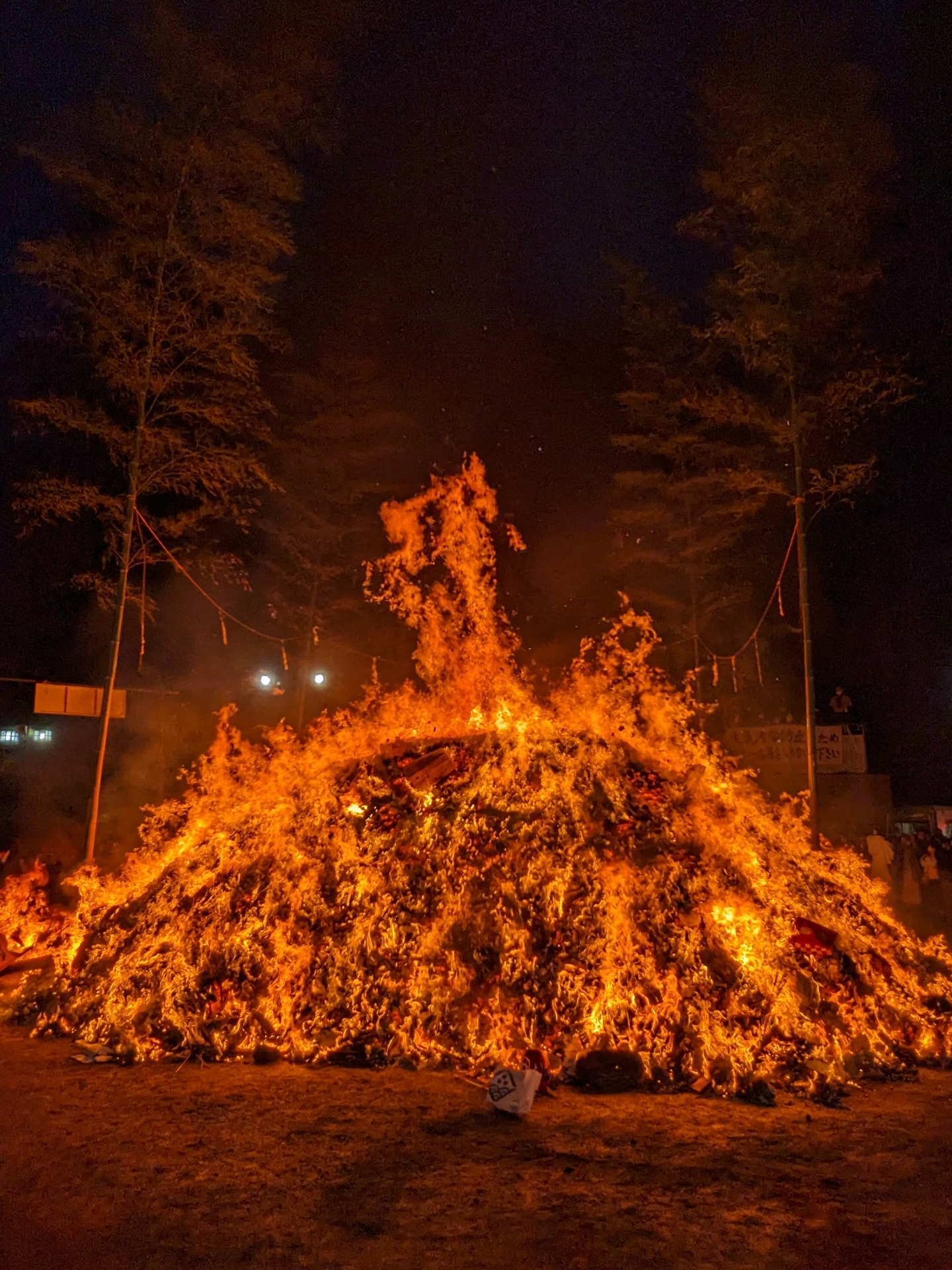 冬の風物詩「どんと祭」目前、大崎八幡宮で正月飾りの持ち込みがピークに