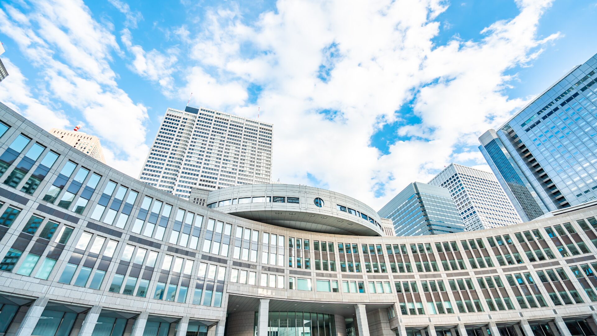 「仙台の未来が動き出す！新市役所と広場が描く街の新しいかたち」