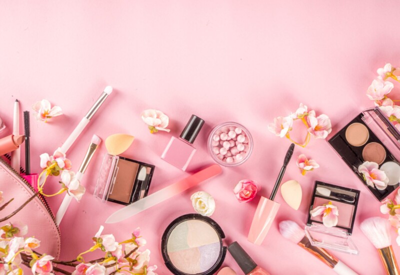 春メイクアップ2025：新シーズンを彩る「アイシーボヘミアン」スタイル