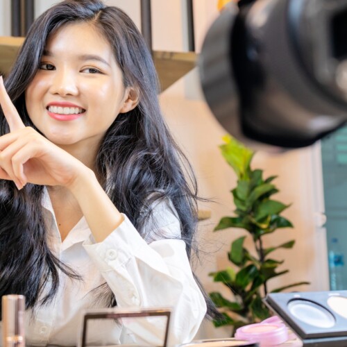 メイクの参考に！美容系YouTuber特集【女性向け】