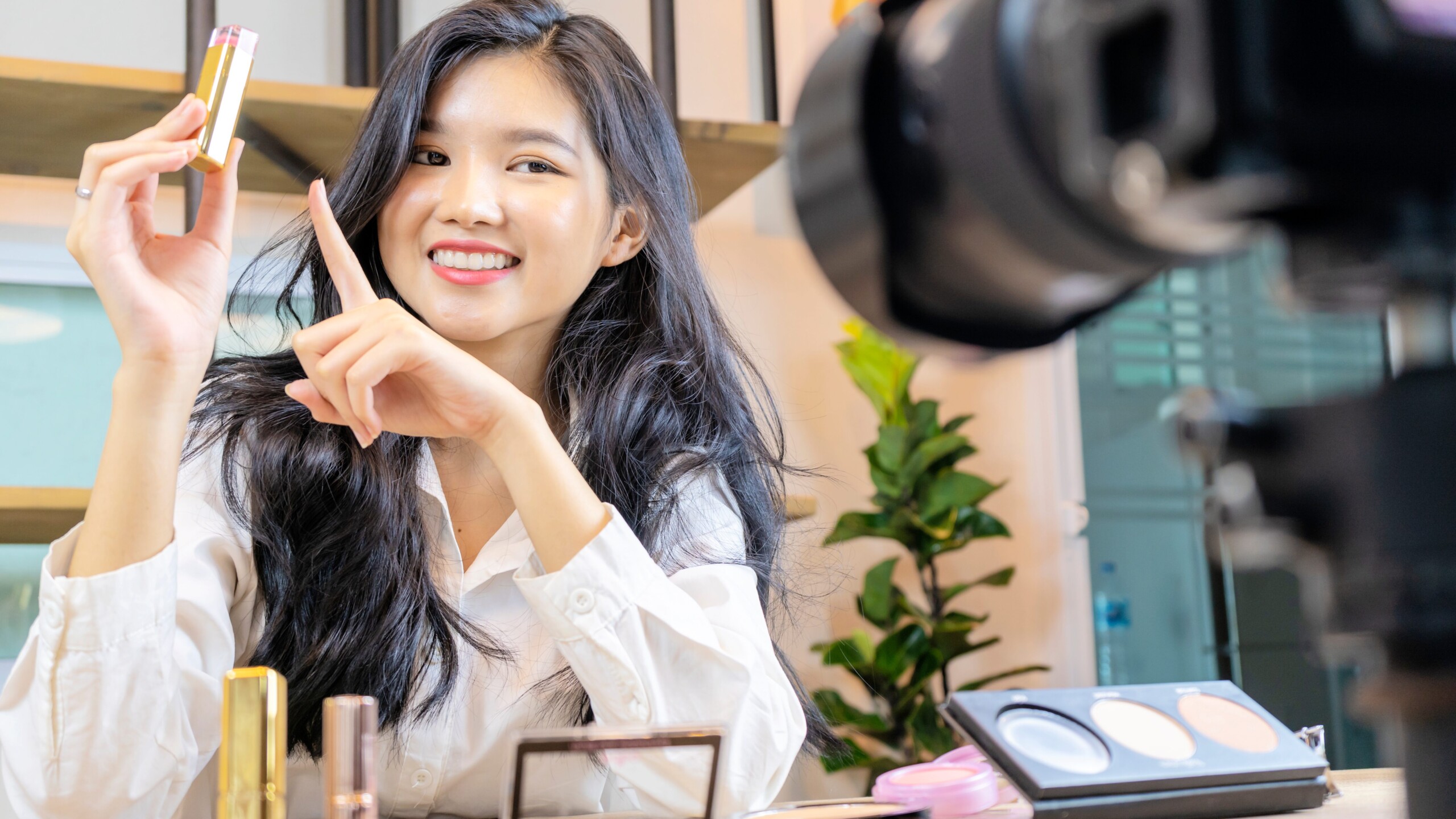 メイクの参考に！美容系YouTuber特集【女性向け】