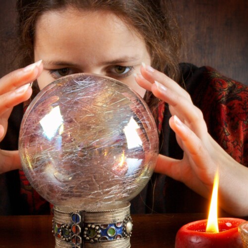 本当に当たる占い師はいるの？占いの仕組みと心理テクニックを徹底解剖！