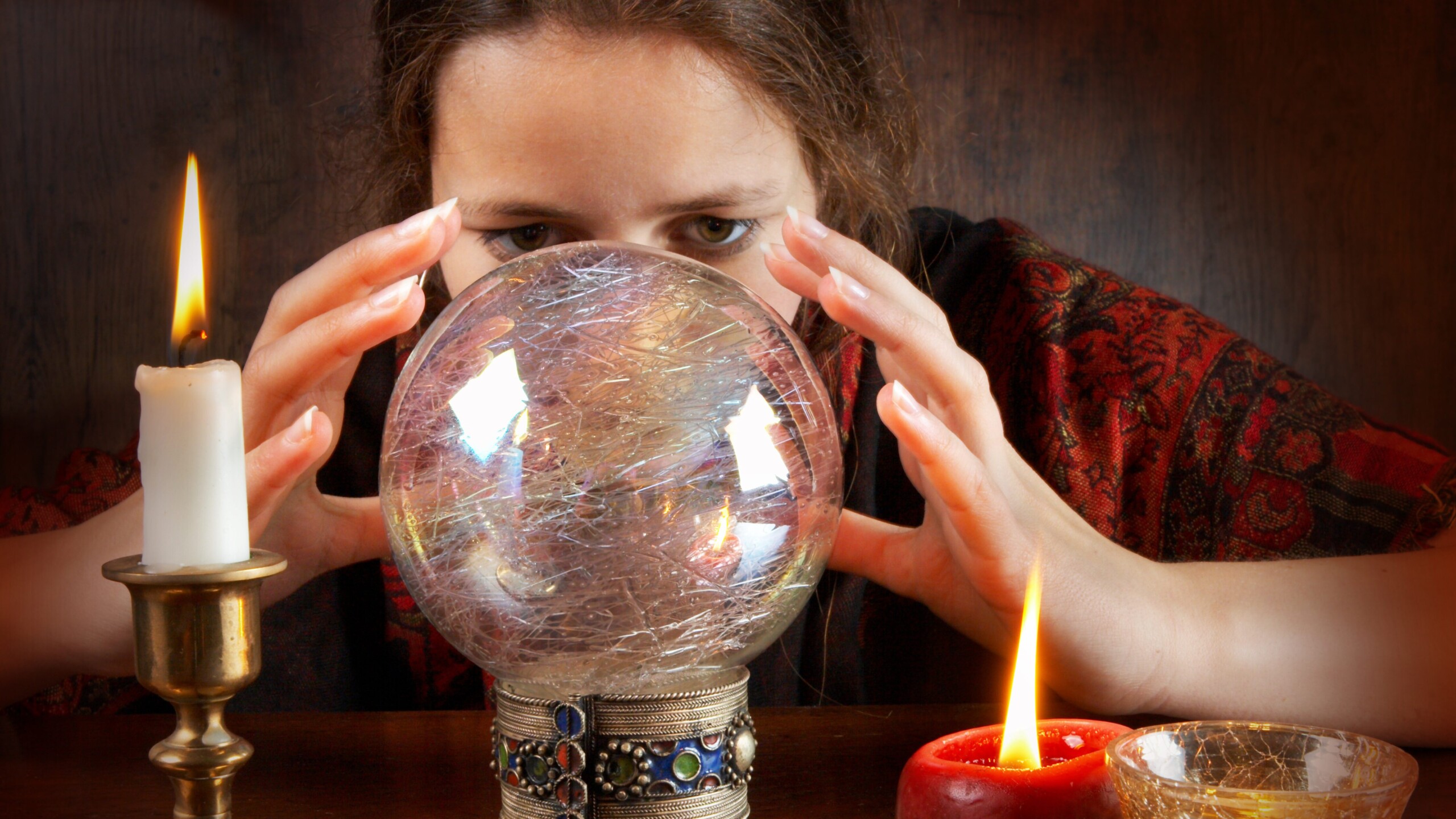 本当に当たる占い師はいるの？占いの仕組みと心理テクニックを徹底解剖！