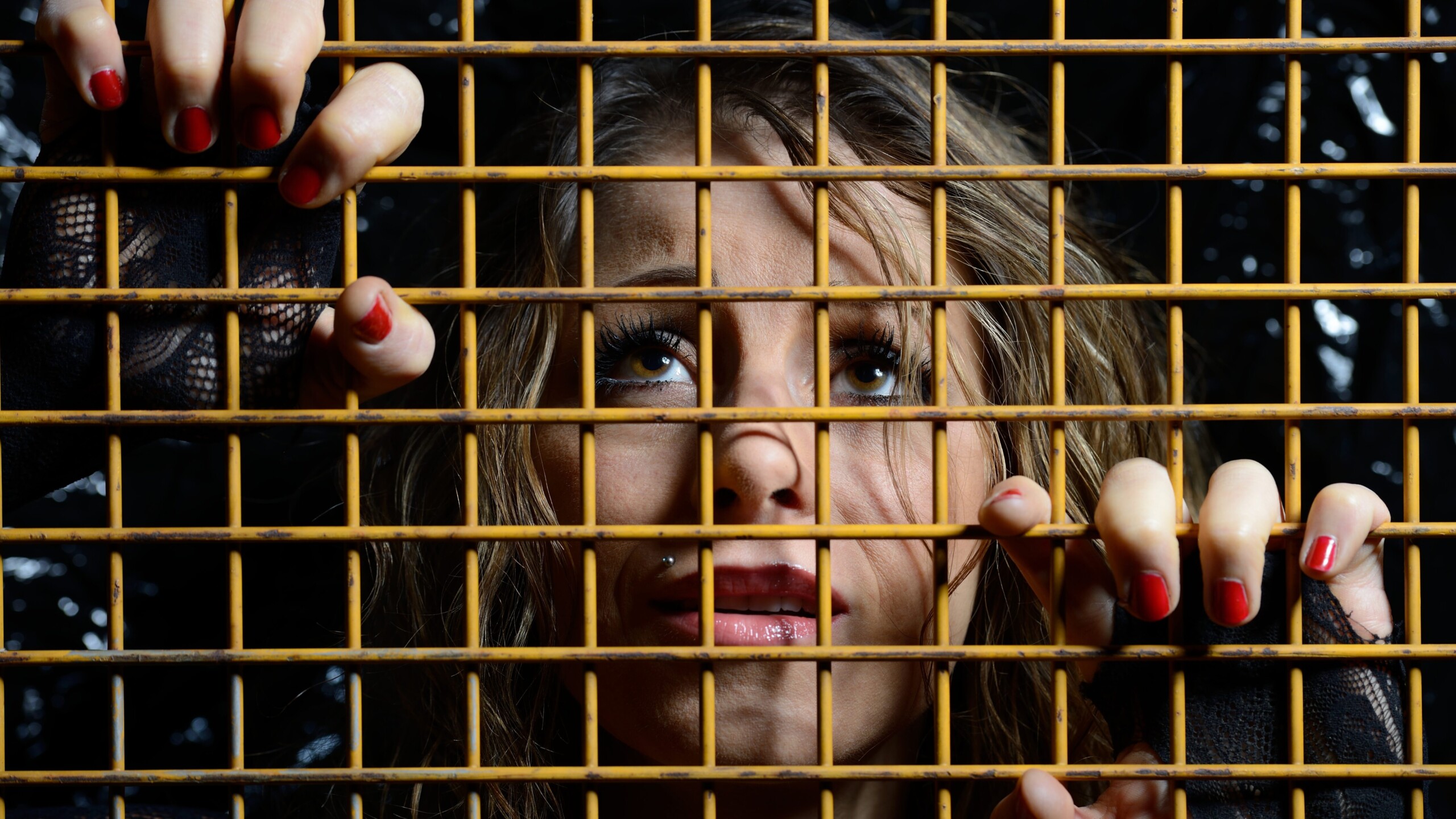 束縛する男の特徴と性格：見抜くポイントと対処法