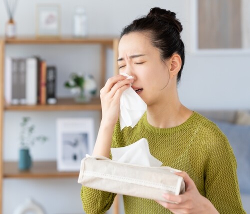 花粉症で顔がパンパン…朝のむくみを改善する詳しいルーティンとケア法【仙台の春を快適に】