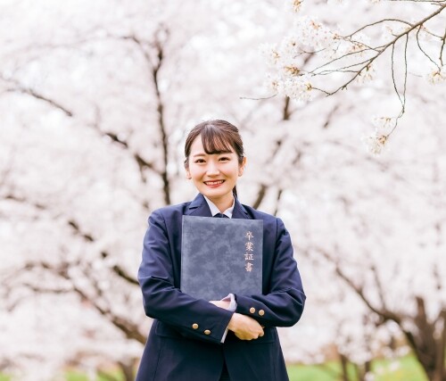 【卒業あるある10選】笑って泣いて、青春の締めくくり。女子のリアル卒業エピソード